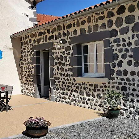 Moderne A Arlempdes: Spa, Terrasse, Grands Espaces Et Visites Culturelles - Fr-1-582-107