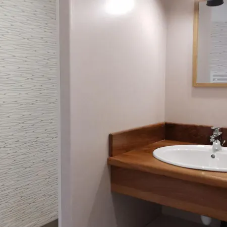 بيت للعطل Moderne A Arlempdes: Spa, Terrasse, Grands Espaces Et Visites Culturelles - Fr-1-582-107