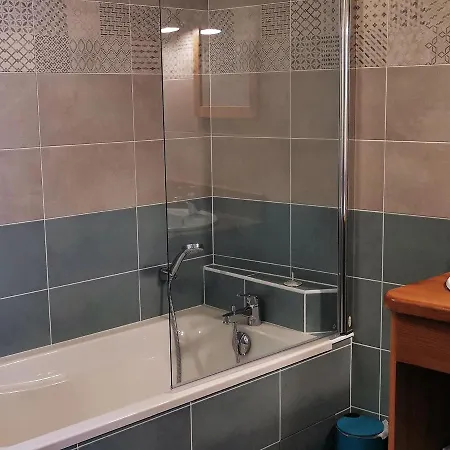 Moderne A Arlempdes: Spa, Terrasse, Grands Espaces Et Visites Culturelles - Fr-1-582-107