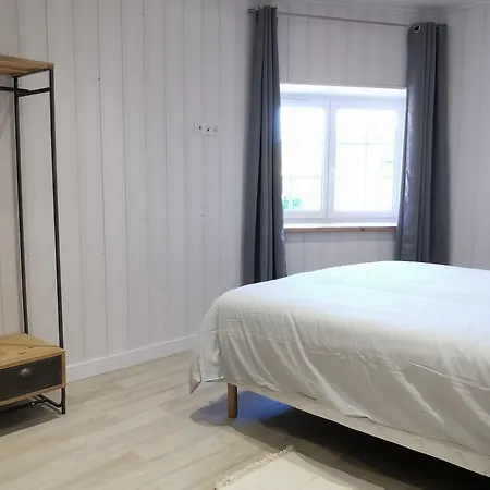 Moderne A Arlempdes: Spa, Terrasse, Grands Espaces Et Visites Culturelles - Fr-1-582-107 بيت للعطل