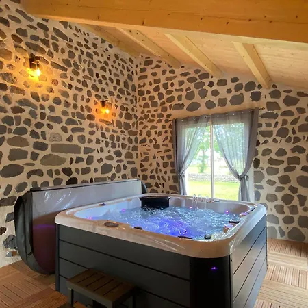 Moderne A Arlempdes: Spa, Terrasse, Grands Espaces Et Visites Culturelles - Fr-1-582-107 Landhuis
