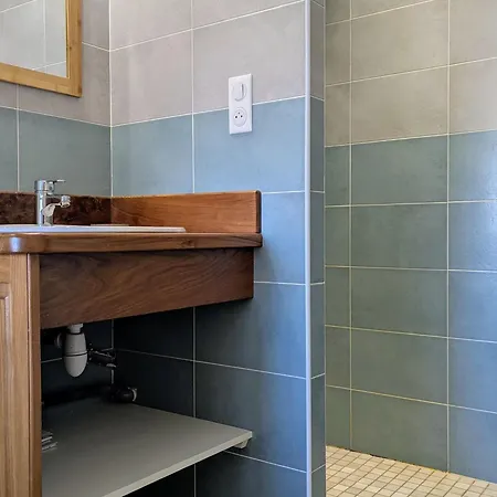 بيت للعطل Moderne A Arlempdes: Spa, Terrasse, Grands Espaces Et Visites Culturelles - Fr-1-582-107 *