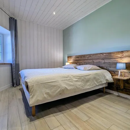 Moderne A Arlempdes: Spa, Terrasse, Grands Espaces Et Visites Culturelles - Fr-1-582-107 Arlempdes