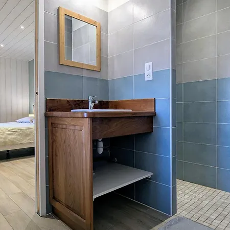 بيت للعطل Moderne A Arlempdes: Spa, Terrasse, Grands Espaces Et Visites Culturelles - Fr-1-582-107